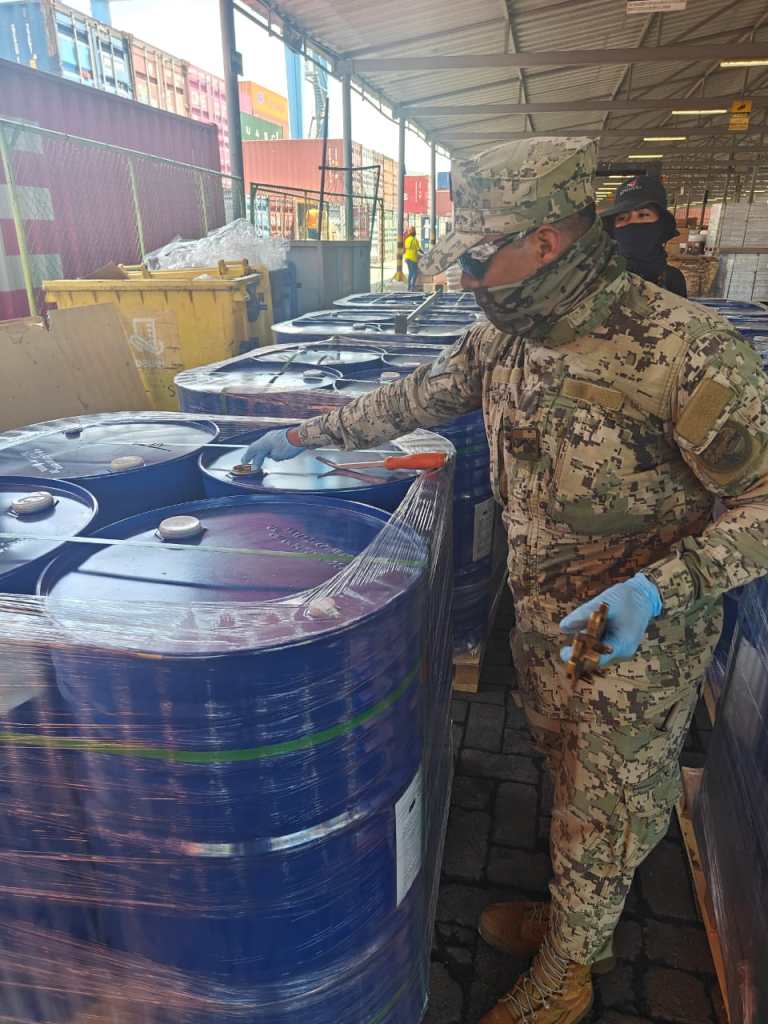 aseguran-mas-de-25-toneladas-de-precursores-quimicos-en-manzanillo-colima-3 Aseguran más de 25 toneladas de precursores químicos en Manzanillo, Colima - aseguran-mas-de-25-toneladas-de-precursores-quimicos-en-manzanillo-colima-3-768x1024
