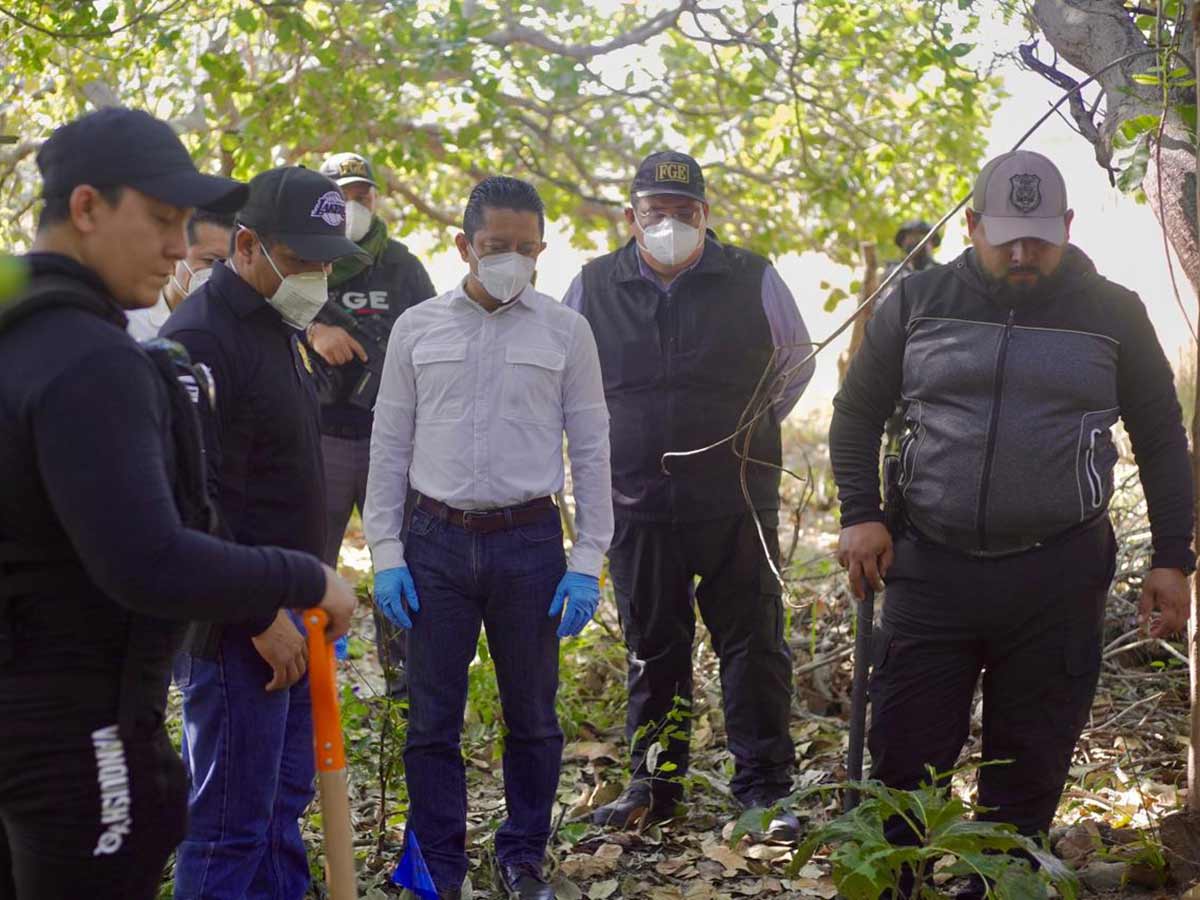 Hallan 15 cuerpos en fosas clandestinas de La Concordia, Chiapas. (FGE) Hallan 15 cuerpos en fosas clandestinas de La Concordia, Chiapas. (FGE)